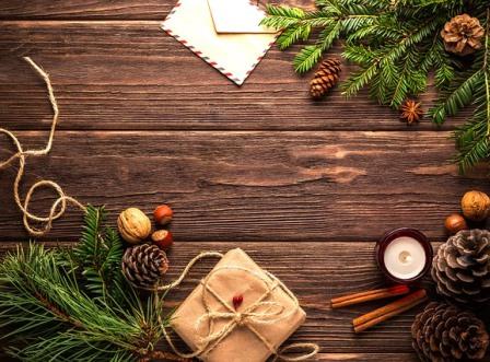Christmas-table-envelope-package-pine-cones-pixabay.com