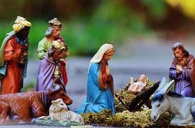 nativity-scene-on-road