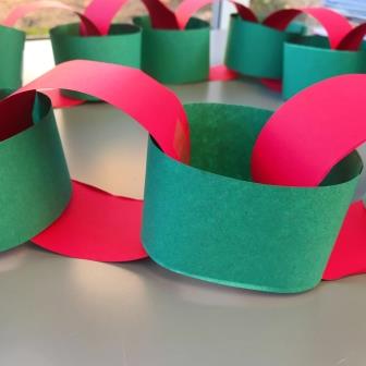 red-green-paper-chain