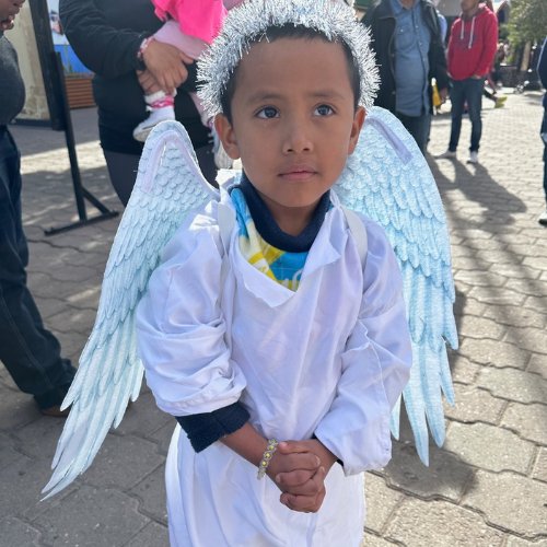 child dress as an angel with wings ready to take part in the posada