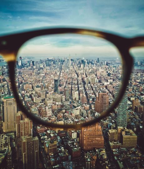 glasses-lense-sky-city