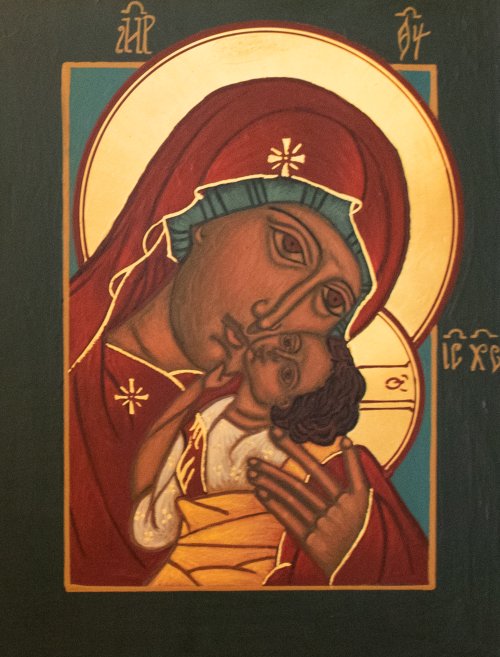 icon-korsun-other-of-god-baby-golden-halos-dark-red-clothing-dark-green-background