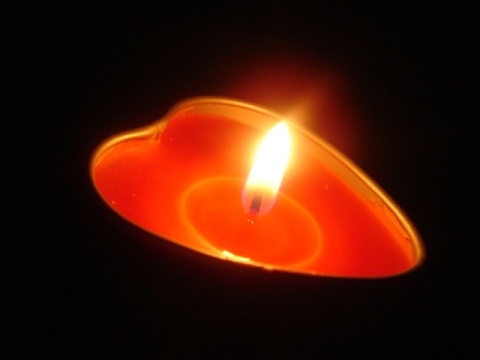 heart-candle-freeimages.com