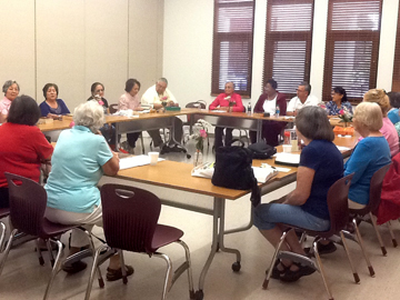 Sister Donna in classroom-photo courtesy of Lydia Nueva Espana