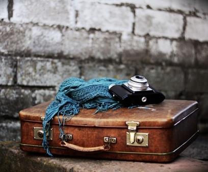 suitcase-scarf-camera-pixabay.com