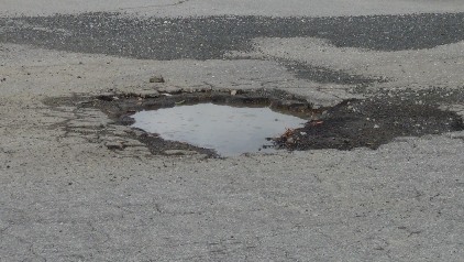 pothole-morguefile.com