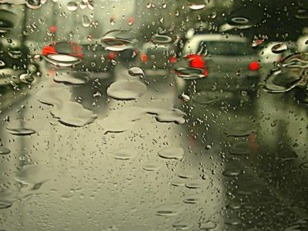 rain-car-red-lights