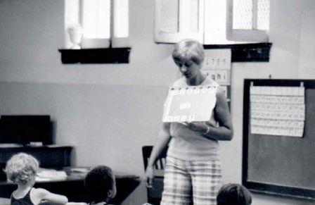 black-white-image-woman-short-hair-classroom-teaching